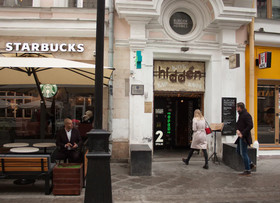 Mini Hotel Near Theater