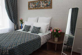 Mini Hotel Near Theater