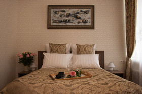 Mini Hotel Near Theater