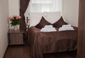 Mini Hotel Near Theater