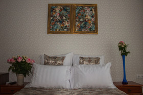 Mini Hotel Near Theater