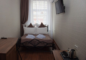 Mini Hotel Near Theater