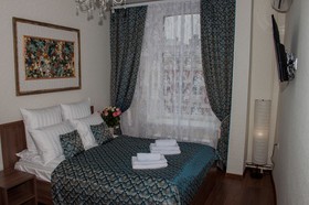 Mini Hotel Near Theater