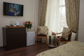 Mini Hotel Near Theater