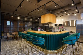 Q-Block Capsule Hotel