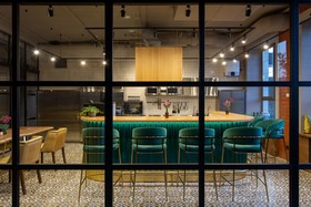 Q-Block Capsule Hotel