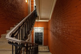Q-Block Capsule Hotel