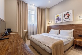 Riverside Hotel