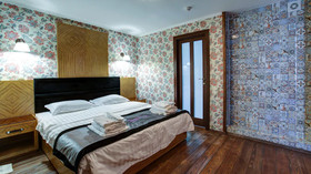 Sleepy Tom Hotel