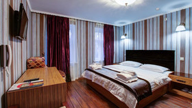 Sleepy Tom Hotel