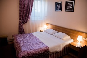Iris Hotel