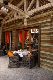 Rassl Country Home