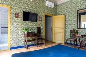 Metropolis Hotel