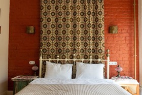 Metropolis Hotel