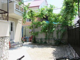 Aleksandrit Guest House