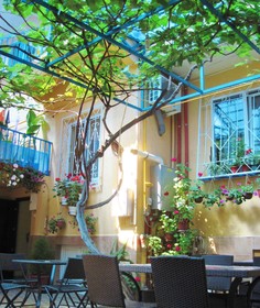 Liana Guest House