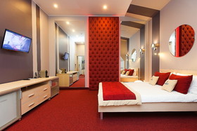 Garnet Hotel