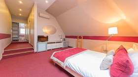 Garnet Hotel