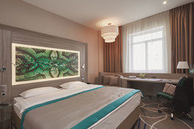 Tenet Hotel