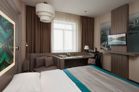 Tenet Hotel