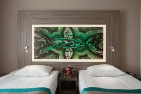 Tenet Hotel