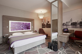 Tenet Hotel