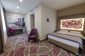 Tenet Hotel
