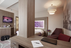 Tenet Hotel