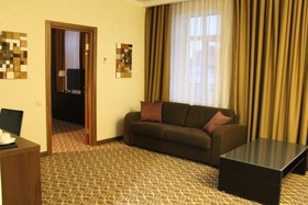 Raymond Hotel