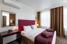 Raymond Hotel
