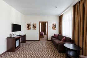 Raymond Hotel
