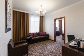 Raymond Hotel