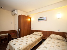 Oktyabrskaya Hotel