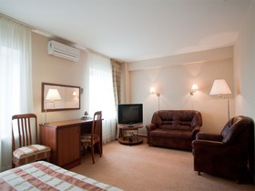 Oktyabrskaya Hotel