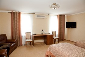 Oktyabrskaya Hotel