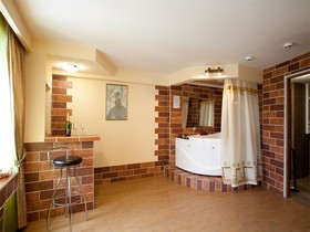 Oktyabrskaya Hotel