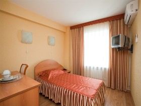 Oktyabrskaya Hotel