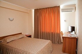Oktyabrskaya Hotel