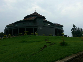 Nyungwe Top View Hotel