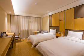2000 Hotel