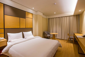 2000 Hotel