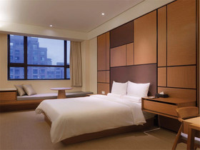 2000 Hotel
