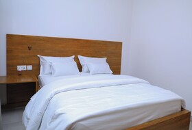 Ally Ngali Motel
