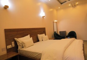 Ally Ngali Motel