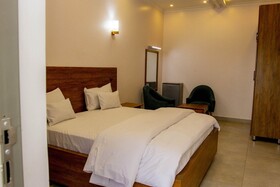 Ally Ngali Motel