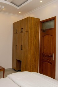 Ally Ngali Motel