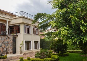 Golf Hills Residence