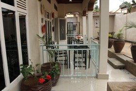 Happy Home & Dine