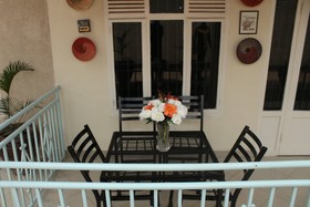 Happy Home & Dine