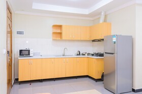 Tropical Plaza Apartments
